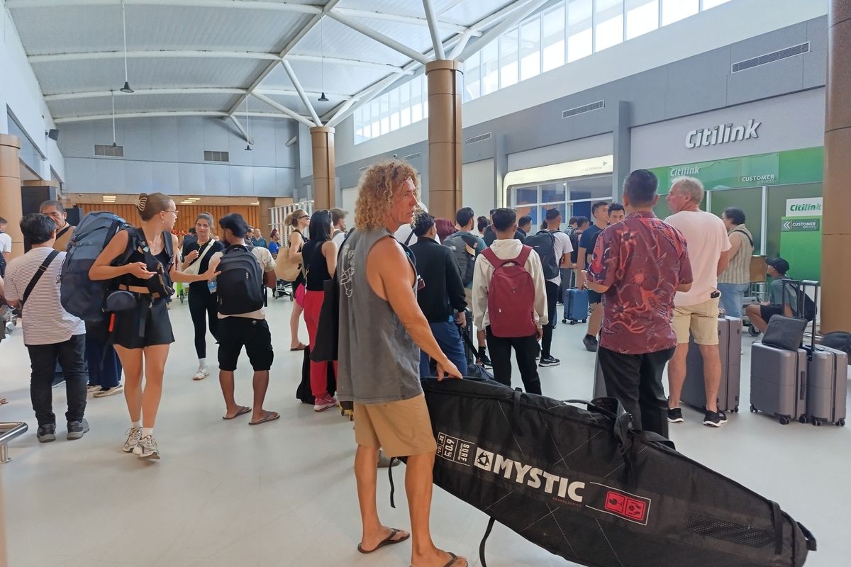 Antrean Panjang di Bandara Lombok