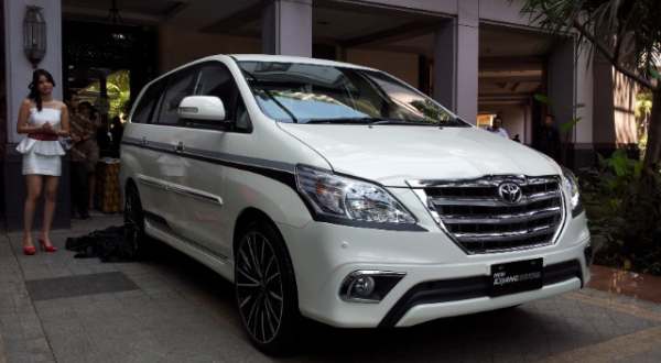 Toyota Kijang Innova Barong