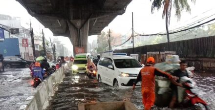Genangan Air Melonjak