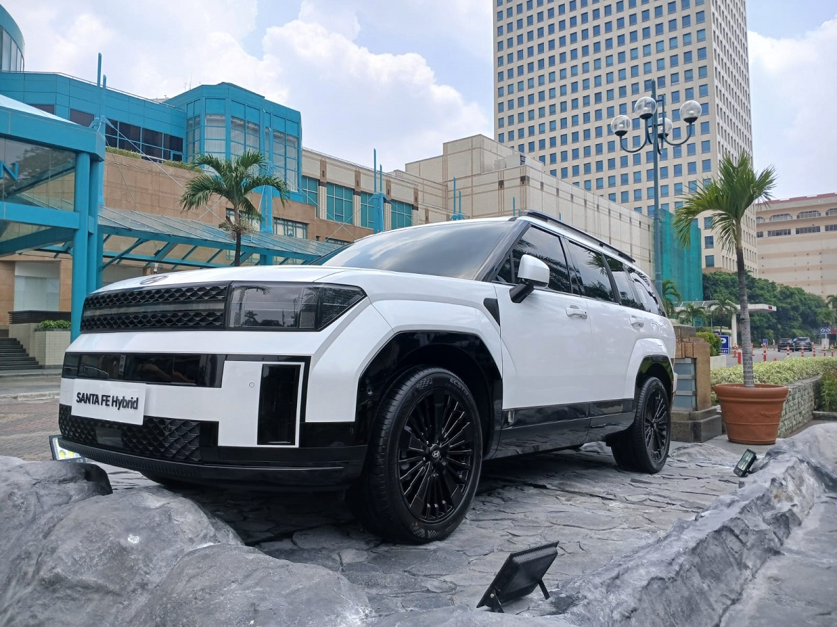 Daftar Mobil Hybrid Terlaris Oktober 2024, Innova Zenix Terlaris Santa Fe Langsung Ngegas