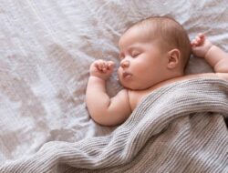 Tanda-Tanda Bayi Cerdas yang Perlu Dikenali Orang Tua