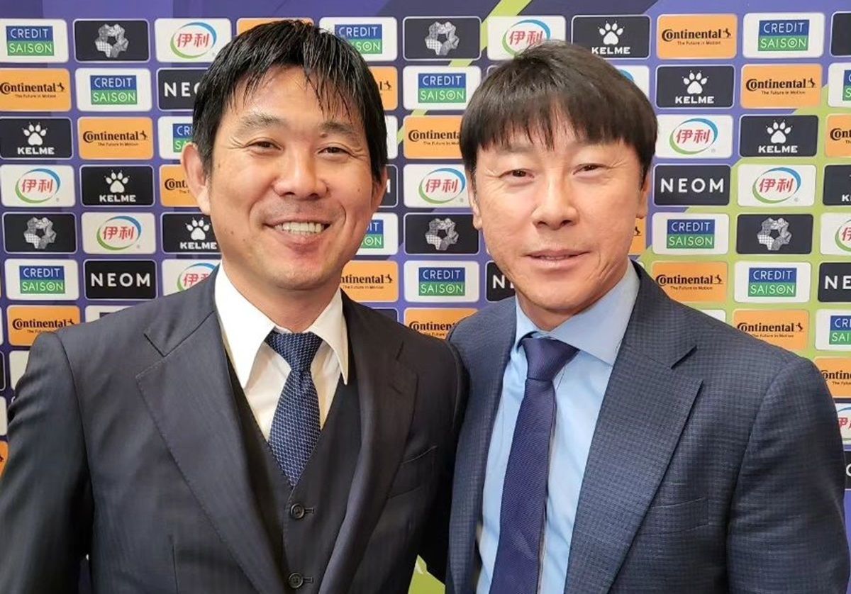 Adu Gaji Shin Tae-yong dengan pelatih Timnas Jepang, Hajime Moriyasu.