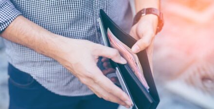 Pengumuan UMP 2025 ditunda