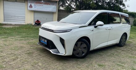 Ridwan Kamil dan Suswono kompak pakai mobil listrik saat kampanye akbar