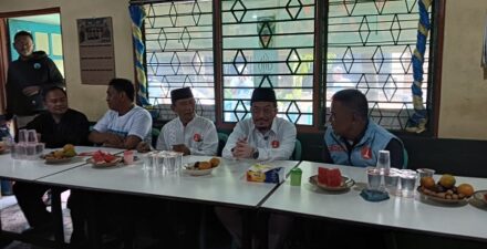 Cawagub Suswono Bertemu Komunitas Warteg