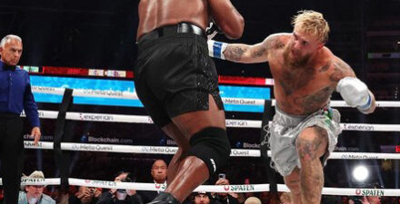 Jake Paul Menang Telak atas Mike Tyson, Tantang McGregor di MMA