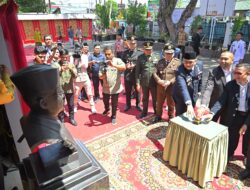 Resmikan Patung Bung Hatta di SMPN 1 Padang,  Plt Gubernur Audy Sebut Perjuangan Hari Ini Berlanjut di Ranah Pendidikan