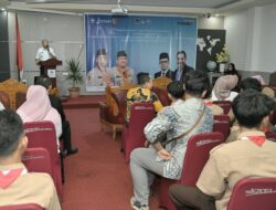 Pertama di Indonesia, Plt Gubernur Audy Serahkan KTA Pramuka Multifungsi Hasil Kerja Sama dengan Bank Mandiri