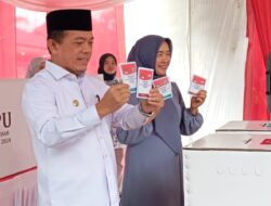 Gubernur Al Haris Beserta Isteri Mencoblos di TPS 16 Kenali Besar Kota Jambi