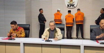 Gubernur Bengkulu ditangkap KPK.