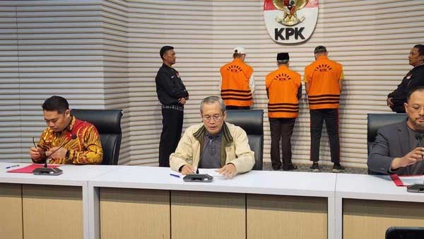 Gubernur Bengkulu ditangkap KPK.