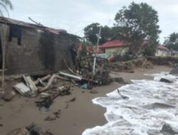 Tanggul Hancur, Ombak Ancam Pemukiman di Pesisir Selatan