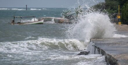 Gelombang Laut Selatan Jabar DIY