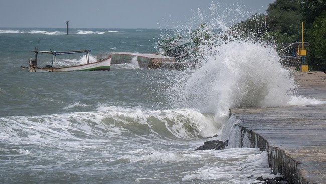 Gelombang Laut Selatan Jabar DIY