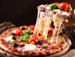 Cara Tepat Menghangatkan Pizza, Biar Gak Lembek