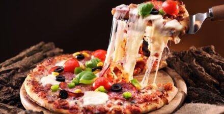 Cara Tepat Menghangatkan Pizza
