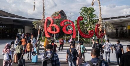 Ilustrasi kedatangan wisatawan ke Bali.