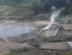 Petani di Dieng Abaikan Ancaman Letusan Kawah Sileri