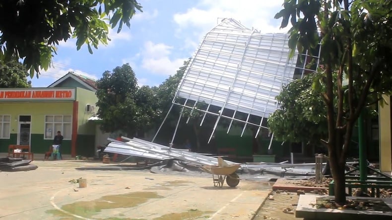 Angin Puting Beliung Rusak