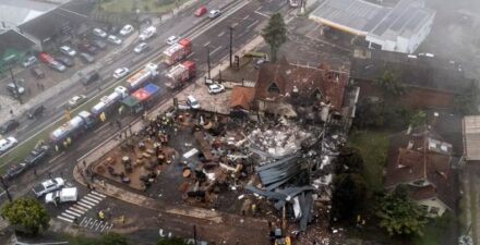 Pesawat Menimpa Toko di Brasil, Semua Penumpang Tewas