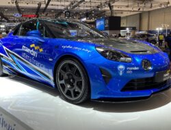 Alpine A110R Tampil Elegan dan Sporty di GJAW 2024