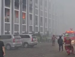 Gedung Rektorat UIN Syarif Hidayatullah Terbakar