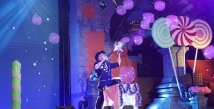 Trans Studio Bali Theme Park menghadirkan pertunjukan istimewa seniman asal Spanyol Jabier Urbina alias "The Lord of The Bubble" selama musim libur akhir tahun.