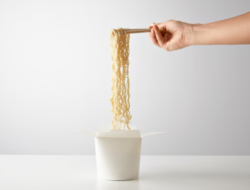 Kisah Nunuk Nuraini, Peracik Bumbu Indomie yang Menginspirasi Dunia