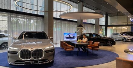 BMW Resmikan Diler di Cilandak, Punya Konsep Baru
