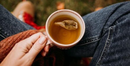Cara Aman Menikmati Teh Tanpa Mengganggu Penyerapan Zat Besi