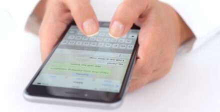 Kebiasaan hanya membaca pesan WhatsApp tanpa membalas biasanya mencerminkan kepribadian tertentu.