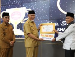 Akmalu Rijal Terima Penghargaan Kepsek Berkinerja Terbaik 2024 Dari Gubernur