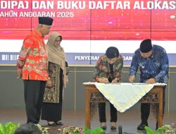 Komitmen Segerakan Pembangunan untuk Warga Sumbar, Gubernur Mahyeldi Serahkan DIPA dan TKD 2025