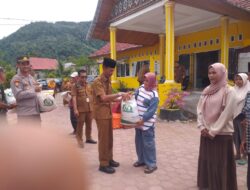 Warga Kecamatan Pauh Duo Terima Bantuan Pangan Dari Pemerintah