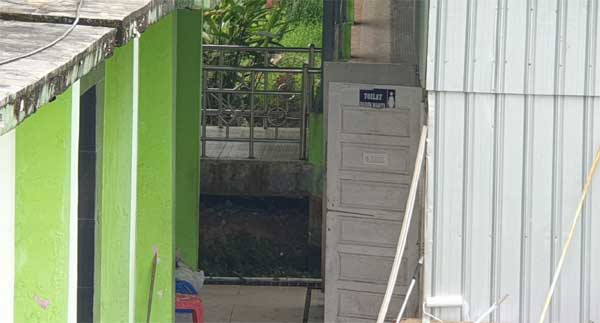 Toilet RSUD Arosuka.