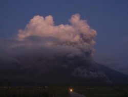 Gunung Semeru Meletus Lagi, Abu Vulkanik Capai 1 Kilometer