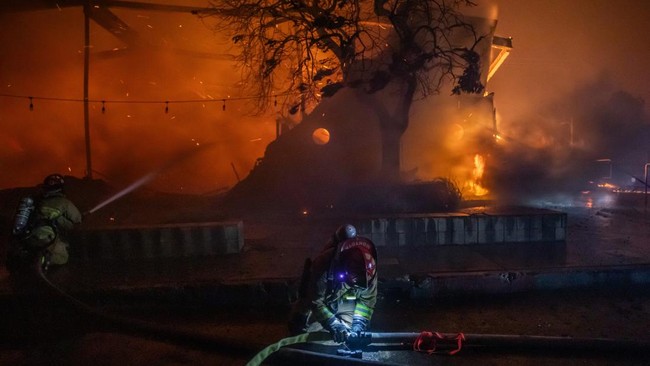 Meksiko Bantu Padamkan Kebakaran