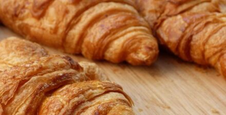 Kesalahan Umum Saat Menikmati Croissant dan Cara Memakannya dengan Benar