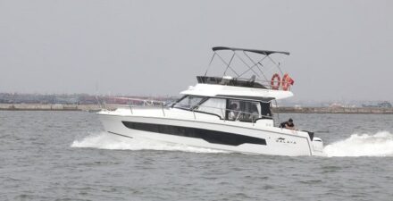 Kapal Persiar Mini