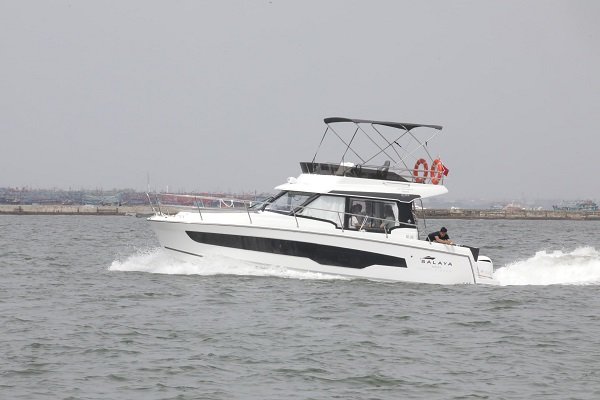 Kapal Persiar Mini