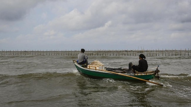 Nelayan Selamatkan Warga Sumedang