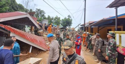 Bencana Longsor di Batam, Tiga Tewas, Satu Masih Dicari