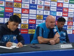 Persib Tumbang 0-2, Hodak Sebut Dewa United Lebih Efektif