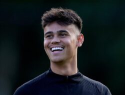 Mees Hilgers Pujikan Pelatih FC Twente, Joseph Oosting, Sebagai Sosok Tegas