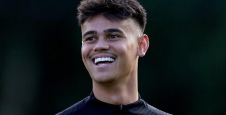 Mees Hilgers kala membela Timnas Indonesia.