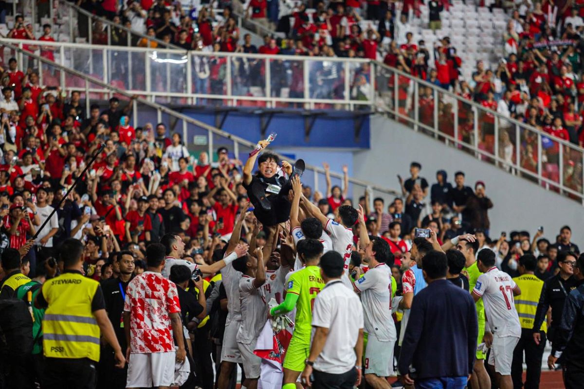 Shin Tae-yong saat melatih Timnas Indonesia.