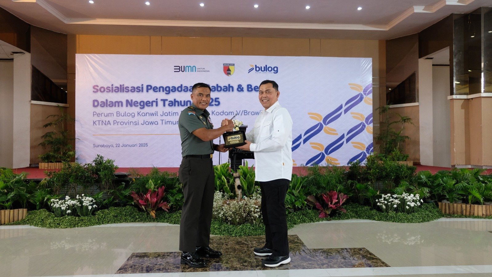 Bulog bersama TNI menggelar sosialisasi tentang pengadaan gabah dan beras dalam negeri untuk Tahun 2025