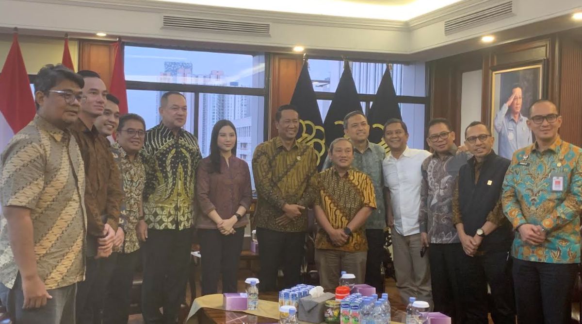Chief Executive Office (CEO) iNews Media Group, Angela Tanoesoedibjo beserta jajaran Pemimpin Redaksi (Pemred) iNews Media Group bersilaturahmi dengan Menteri Hukum, Supratman Andi Agtas