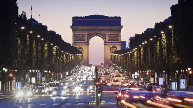 Suasana Arc de Triomphe di Paris, Prancis.