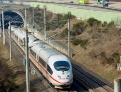 Aksi Nekat Penumpang Gelap di Kereta ICE Berkecepatan 280 km/jam